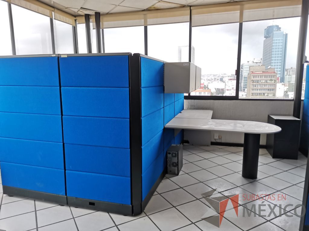 Lote 009 - Estación de trabajo para 2 personas con escritorios en escuadra, 4 gavetas y 2 archiveros verticales de 3 cajones - Imagen 13
