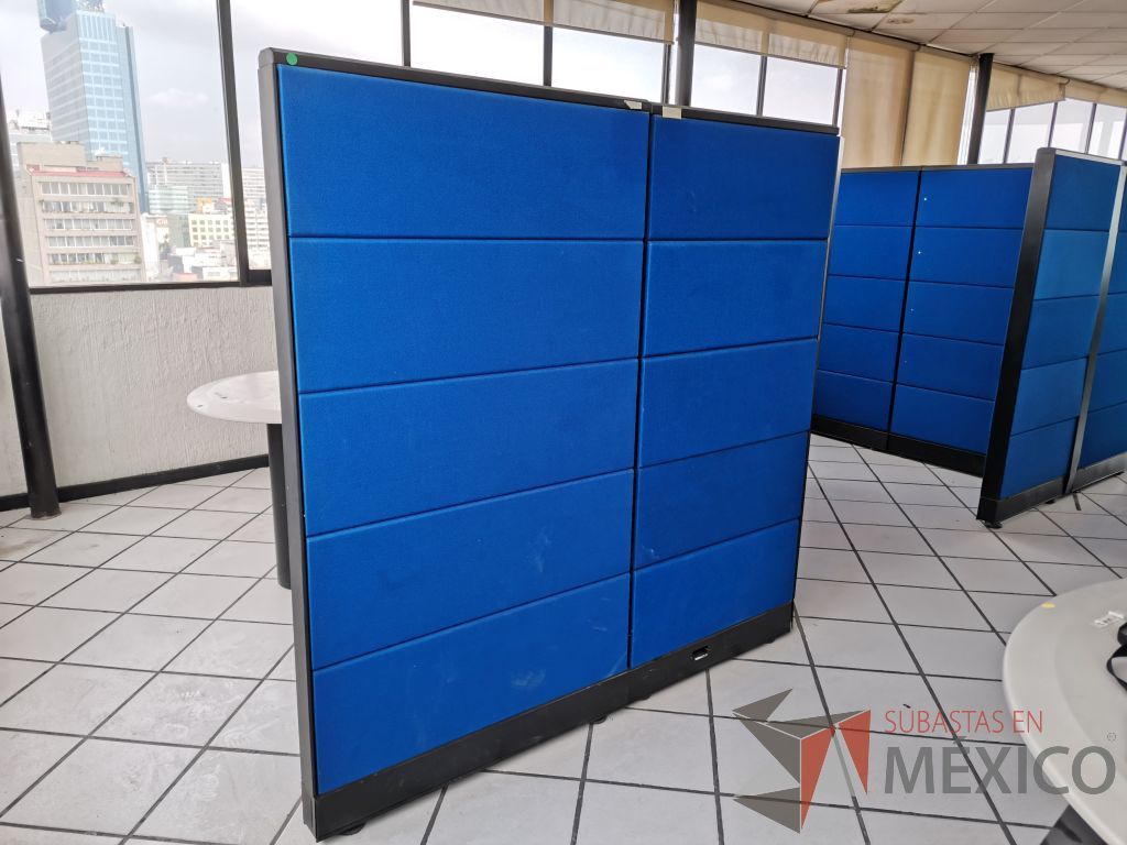 Lote 009 - Estación de trabajo para 2 personas con escritorios en escuadra, 4 gavetas y 2 archiveros verticales de 3 cajones - Imagen 19