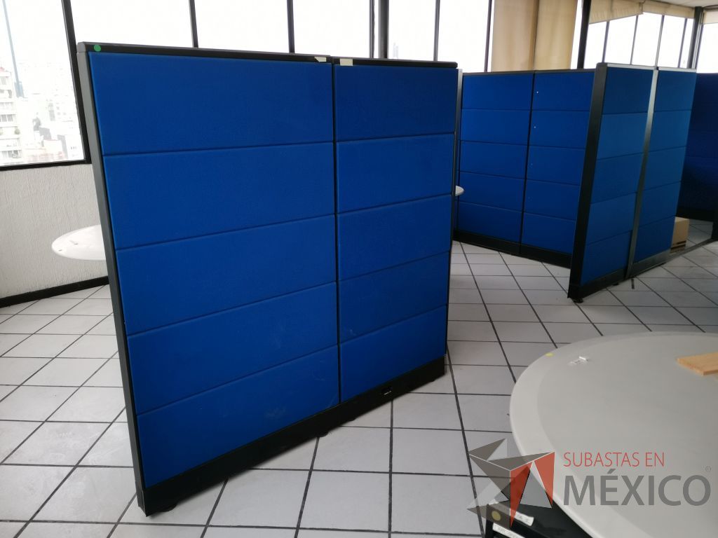 Lote 009 - Estación de trabajo para 2 personas con escritorios en escuadra, 4 gavetas y 2 archiveros verticales de 3 cajones - Imagen 20