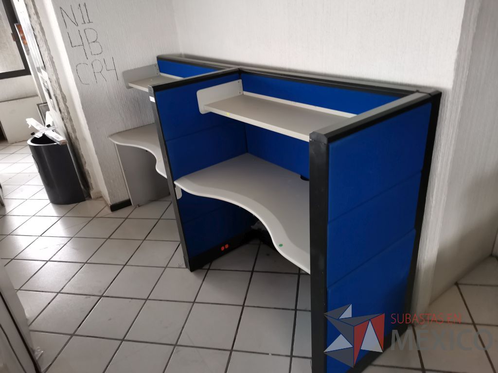 Lote 002 - Estación de trabajo para 6 personas con 6 repisas para documentos y 6 archivero verticales de 3 cajones - Imagen 24