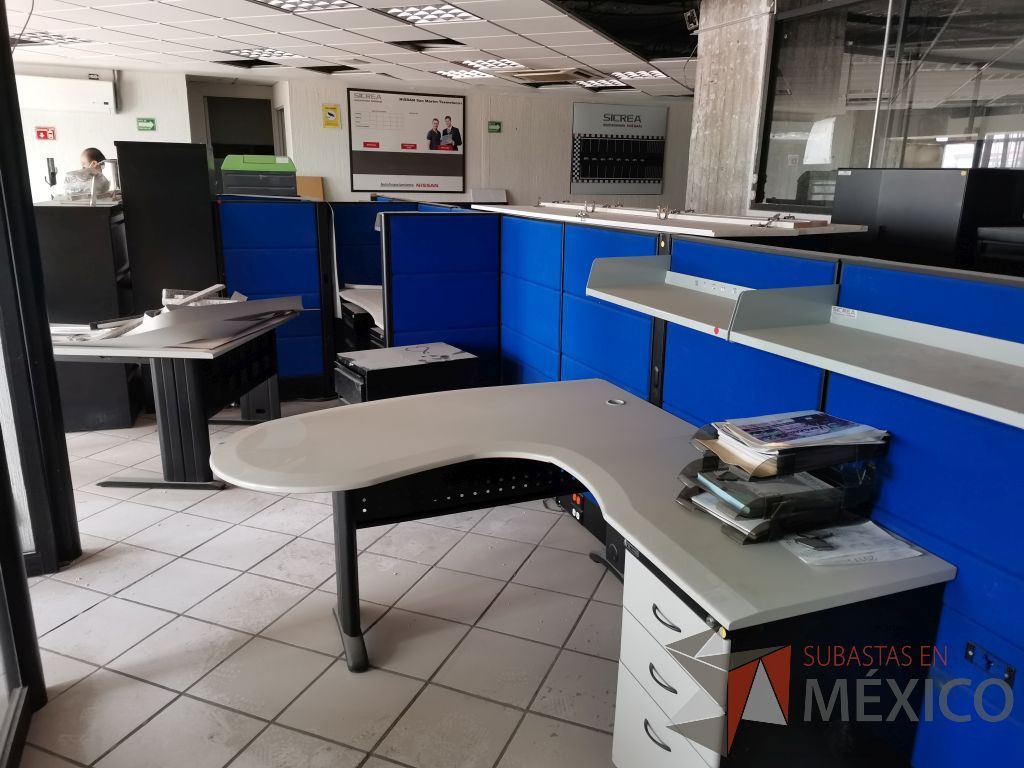 Lote 097 - Estación de trabajo para 5 personas con tapas color azul