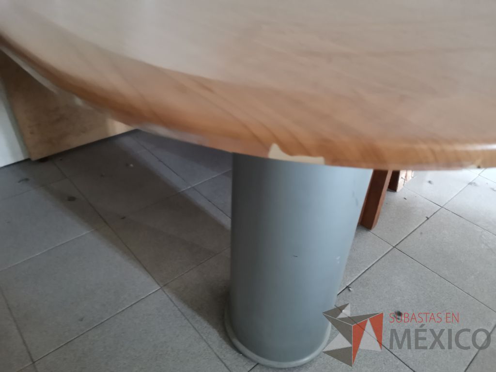 Lote 005 -Escritorio en escuadra con estructura metálica gris y accesorios para conexión - Imagen 3