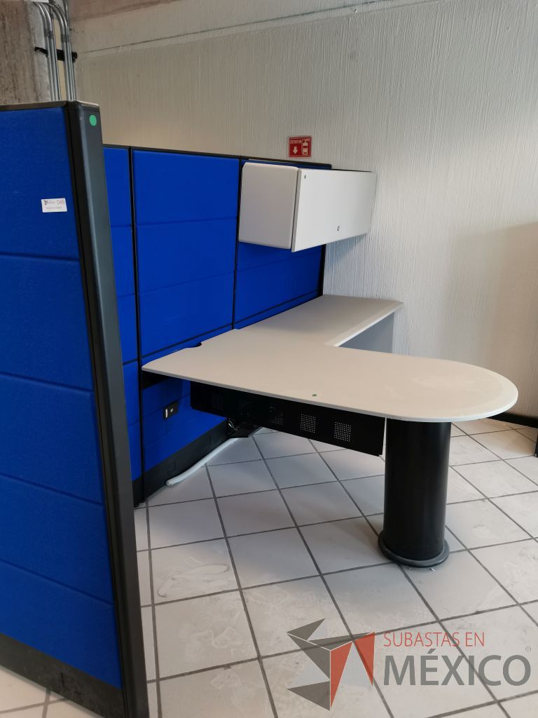 Lote 022 - Estación de trabajo para 1 persona con escritorio en escuadra, una gaveta y archivero vertical de 3 cajones - Imagen 4
