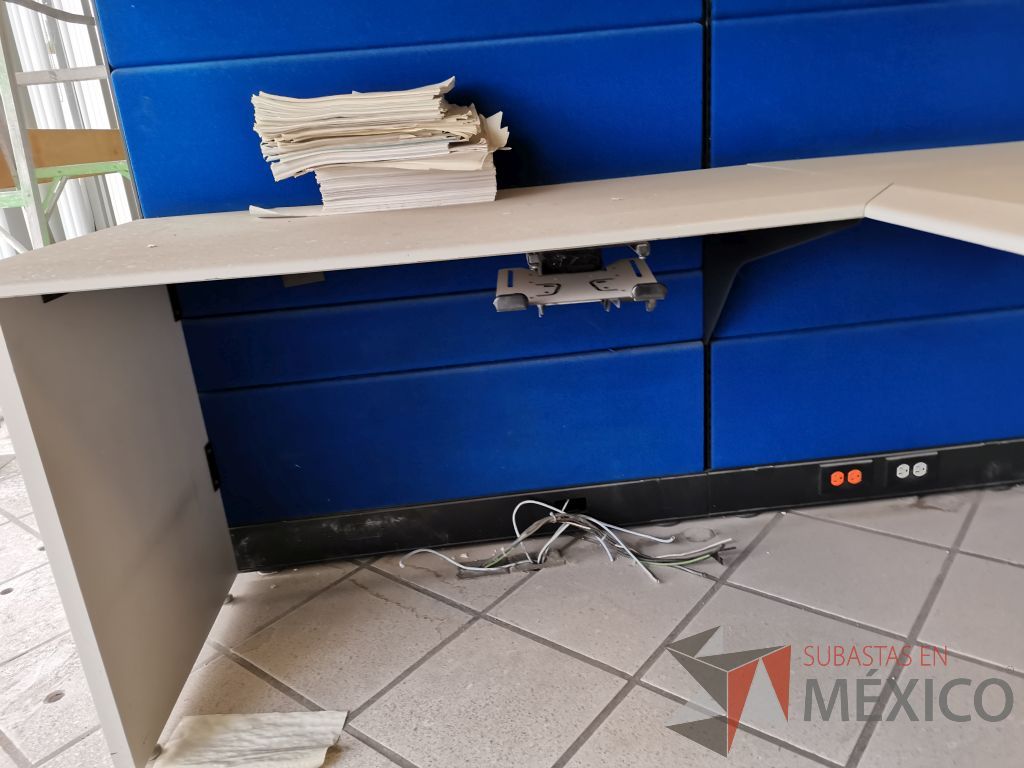 Lote 152 - Estación de trabajo para 2 personas con 4 gavetas superiores - Imagen 13