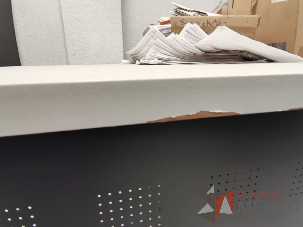 Lote 070 - Escritorio para 1 persona en escuadra con orificio para conexiones - Imagen 6