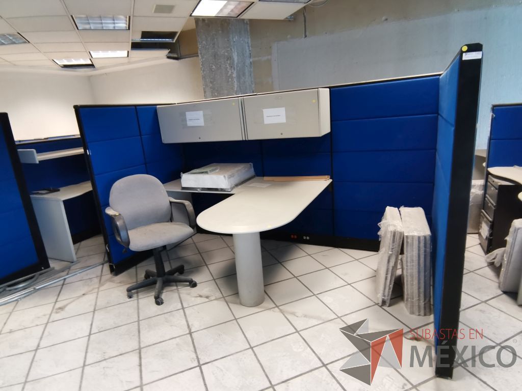 Lote 082 - Estación de trabajo para 1 personas con 2 gavetas superiores - Imagen 2