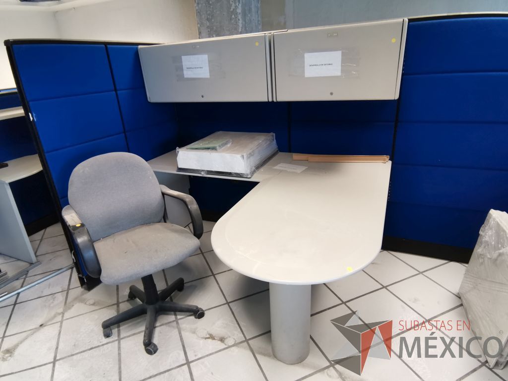 Lote 082 - Estación de trabajo para 1 personas con 2 gavetas superiores - Imagen 3
