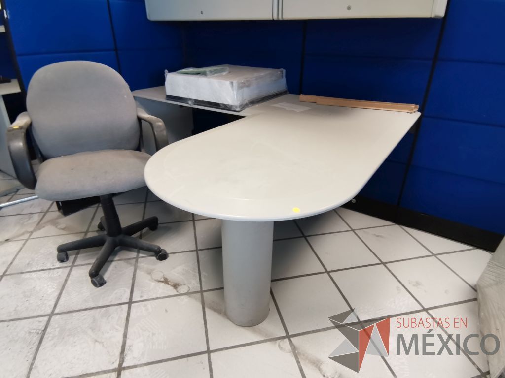 Lote 082 - Estación de trabajo para 1 personas con 2 gavetas superiores - Imagen 5