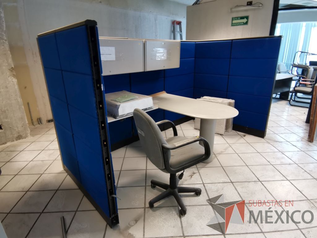 Lote 082 - Estación de trabajo para 1 personas con 2 gavetas superiores