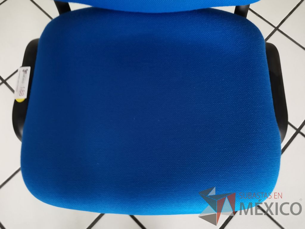 Lote 027 - 4 Sillas de visita con asiento y respaldo en tela color azul - Imagen 7