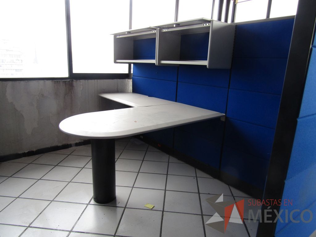 Lote 037 - Estación de trabajo para 2 personas con 2 gavetas, pizarrón blanco y 2 archiveros verticales de 3 cajones