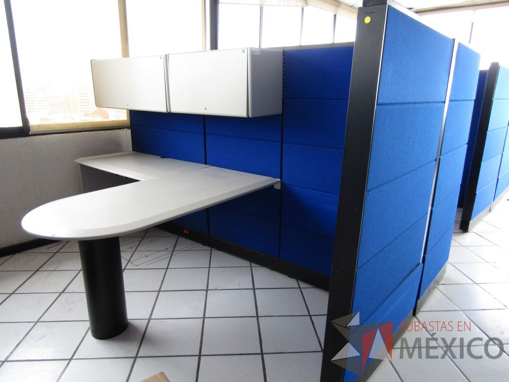 Lote 001 - Estación de trabajo para 1 persona, archivero vertical de 3 cajones escritorio en dos partes y 2 gavetas - Imagen 3