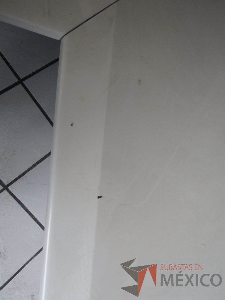 Lote 001 - Estación de trabajo para 1 persona, archivero vertical de 3 cajones escritorio en dos partes y 2 gavetas - Imagen 6