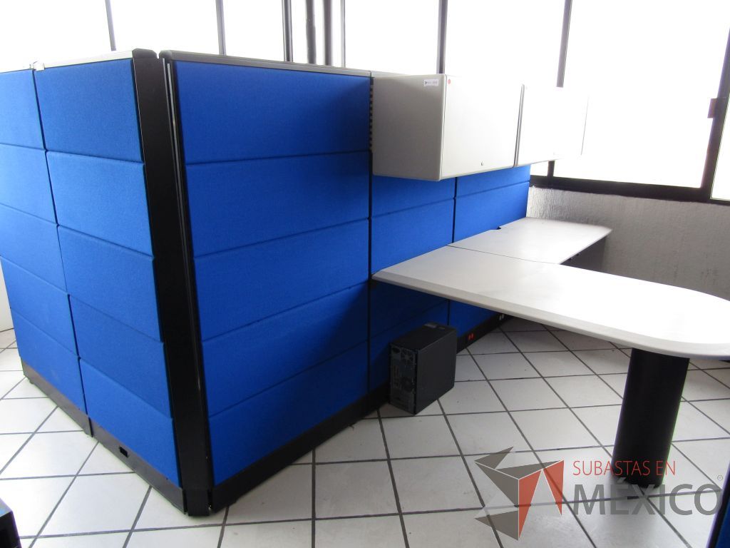 Lote 009 - Estación de trabajo para 2 personas con escritorios en escuadra, 4 gavetas y 2 archiveros verticales de 3 cajones - Imagen 9