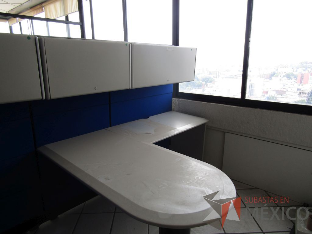 Lote 011 - Estación de trabajo para 2 personas con mampara alta, 5 gavetas y 2 Archiveros verticales de 3 cajones - Imagen 3