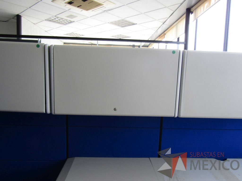 Lote 011 - Estación de trabajo para 2 personas con mampara alta, 5 gavetas y 2 Archiveros verticales de 3 cajones - Imagen 5