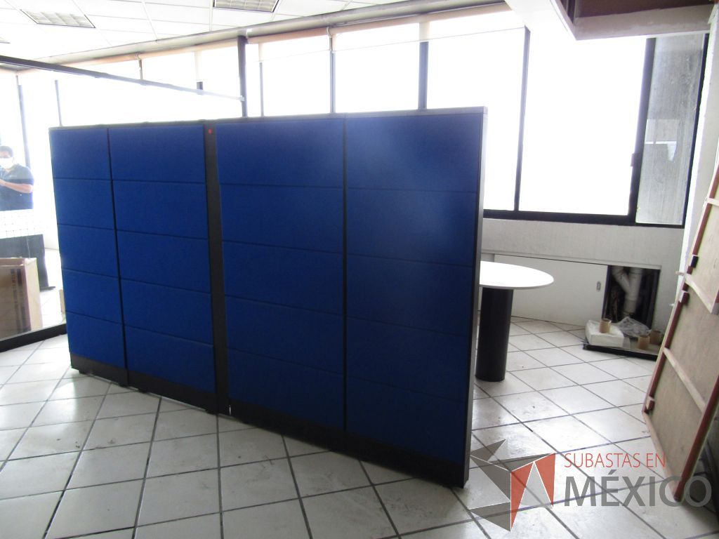 Lote 011 - Estación de trabajo para 2 personas con mampara alta, 5 gavetas y 2 Archiveros verticales de 3 cajones - Imagen 8
