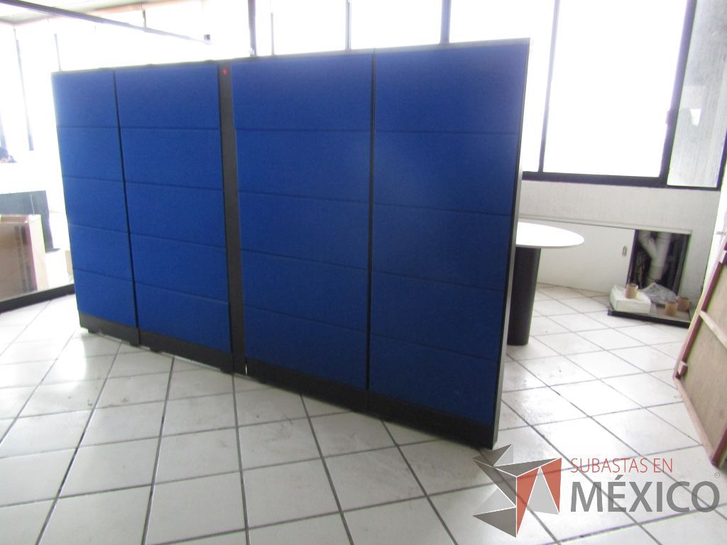 Lote 091 - Estación de trabajo para 2 personas con 5 gavetas, dos escritorios en escuadra y 2 archiveros verticales de 3 cajones - Imagen 8