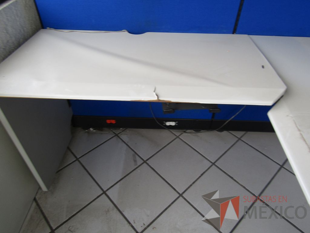 Lote 011 - Estación de trabajo para 2 personas con mampara alta, 5 gavetas y 2 Archiveros verticales de 3 cajones - Imagen 13