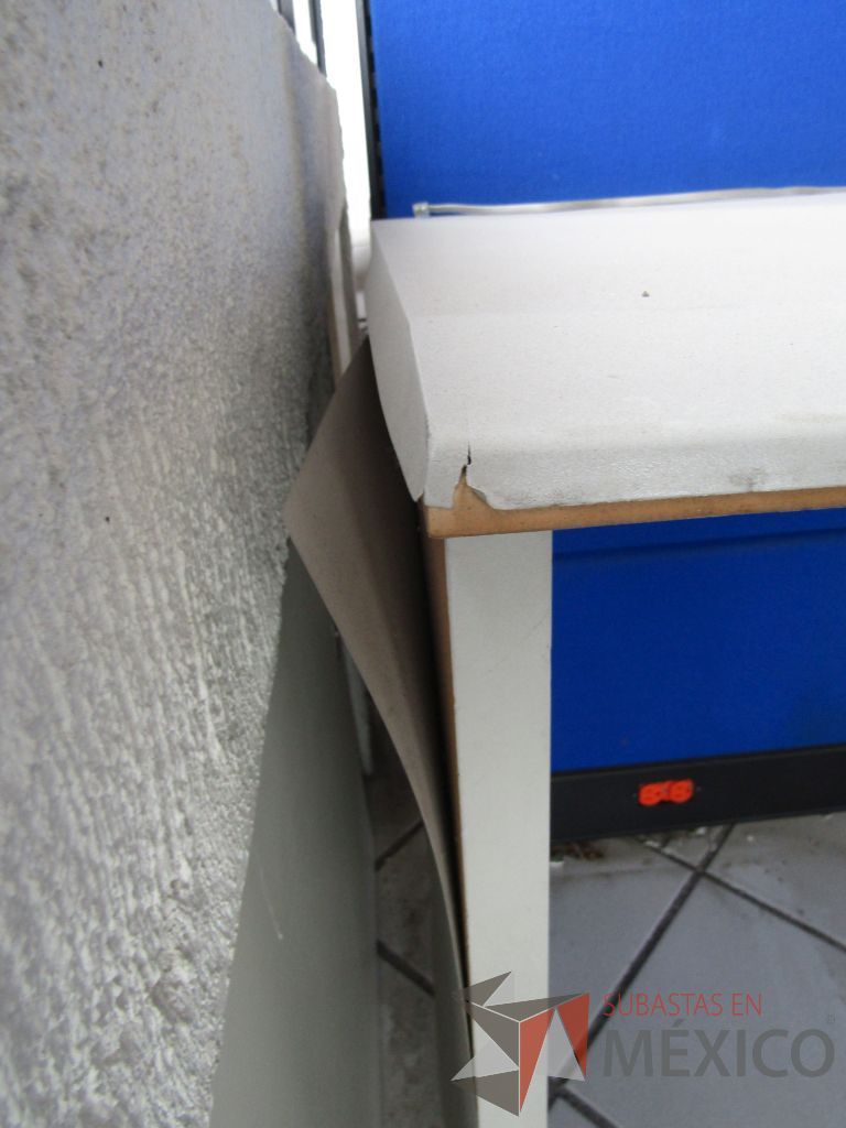 Lote 091 - Estación de trabajo para 2 personas con 5 gavetas, dos escritorios en escuadra y 2 archiveros verticales de 3 cajones - Imagen 16