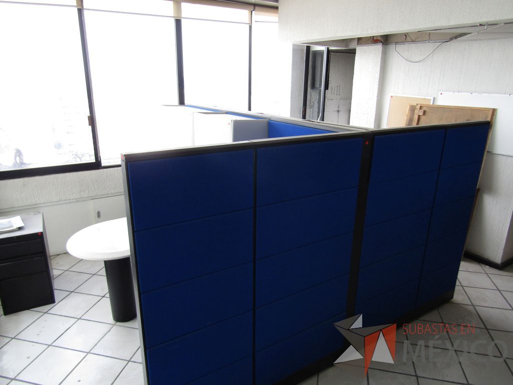 Lote 011 - Estación de trabajo para 2 personas con mampara alta, 5 gavetas y 2 Archiveros verticales de 3 cajones - Imagen 23