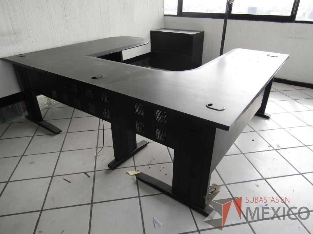 Lote 038 - Escritorio en herradura con estructura metálica y archivero de 2 cajones - Imagen 4