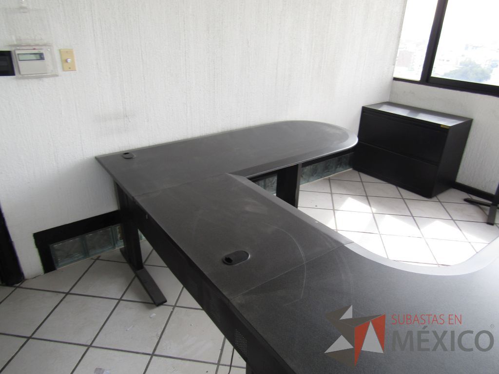 Lote 038 - Escritorio en herradura con estructura metálica y archivero de 2 cajones - Imagen 5