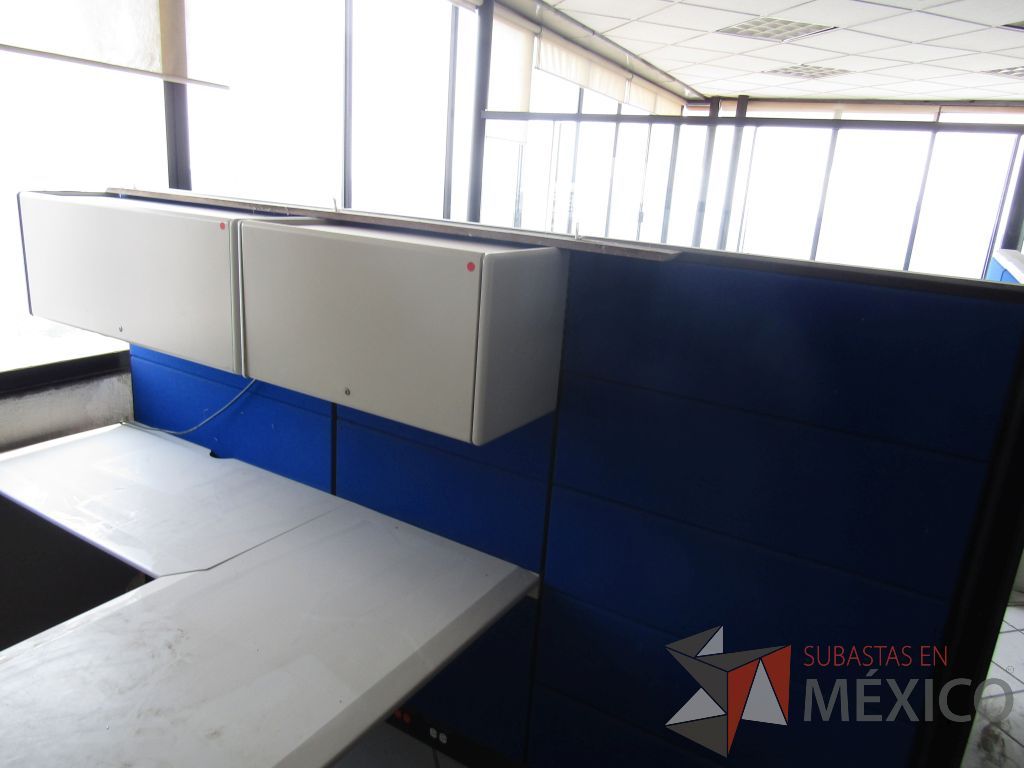 Lote 092 - Estación de trabajo para 2 personas con dos escritorios en escuadra, 4 gavetas y 2 archiveros verticales de 3 cajones - Imagen 15