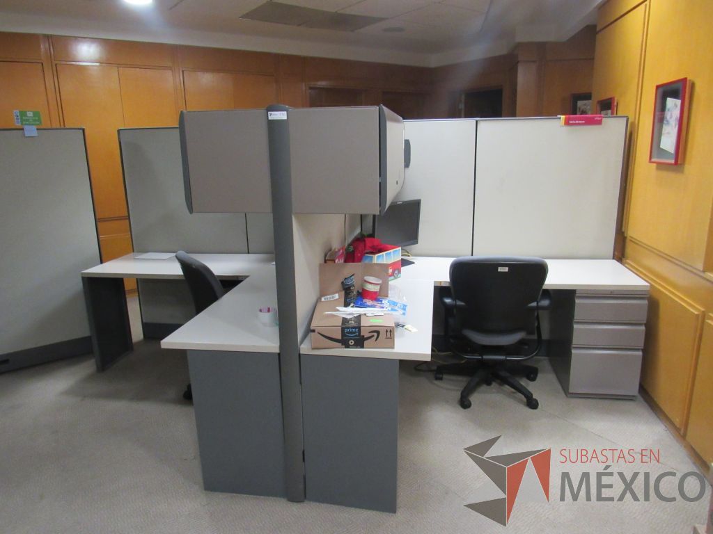 Lote 050 - Estación de trabajo de mampara alta para 2 personas con 1 archivero de pedestal de 3 cajones - Imagen 3