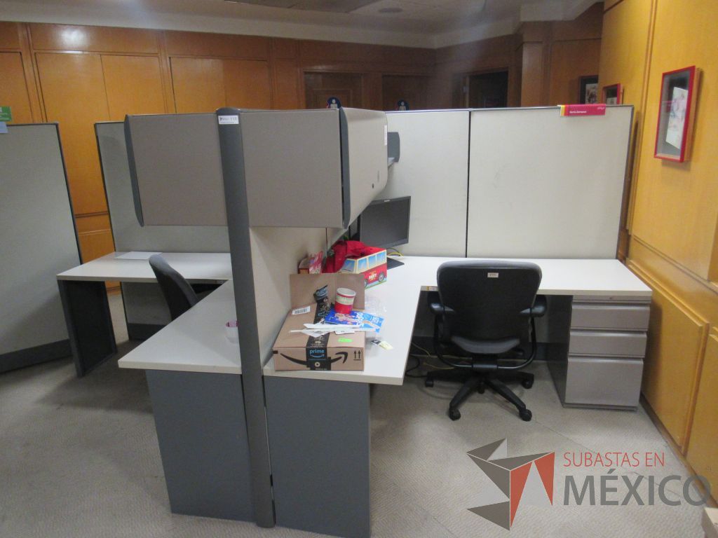 Lote 050 - Estación de trabajo de mampara alta para 2 personas con 1 archivero de pedestal de 3 cajones - Imagen 5