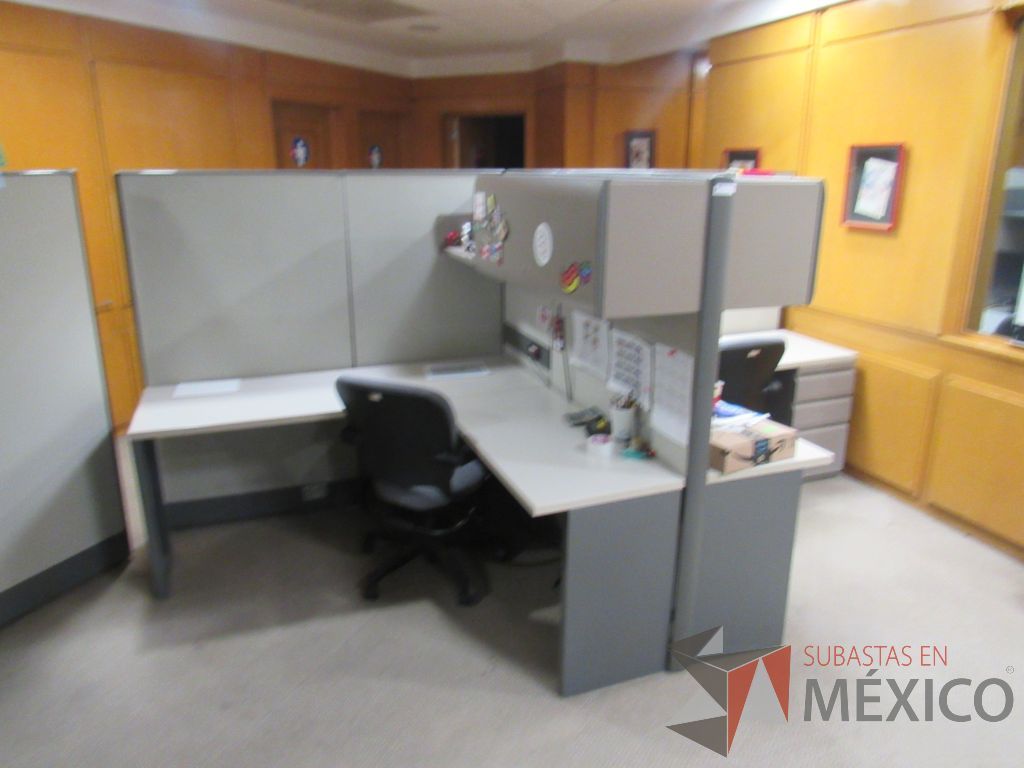 Lote 050 - Estación de trabajo de mampara alta para 2 personas con 1 archivero de pedestal de 3 cajones - Imagen 7