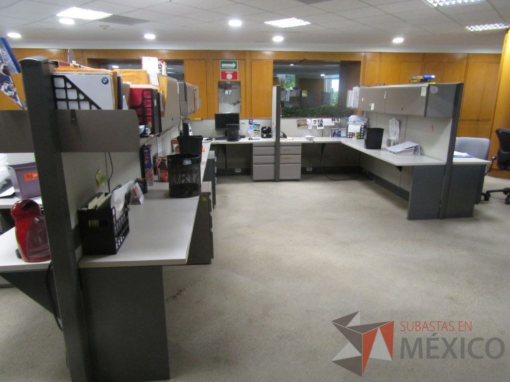 Lote 062 - Estación de trabajo de mampara alta para 14 personas con 13 archiveros de pedestal de 3 cajones - Imagen 6