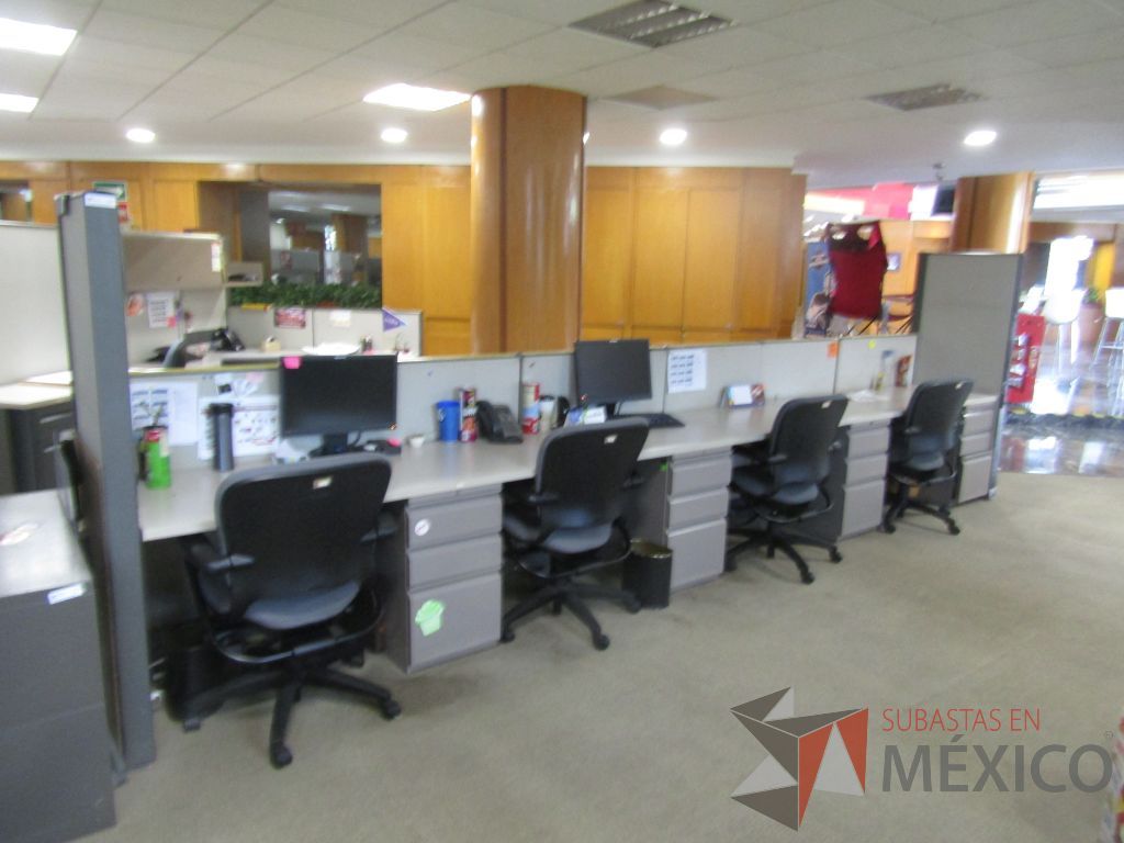 Lote 070 - Estación de trabajo lineal de mampara baja para 3 personas con 3 archiveros de 3 cajones - Imagen 3