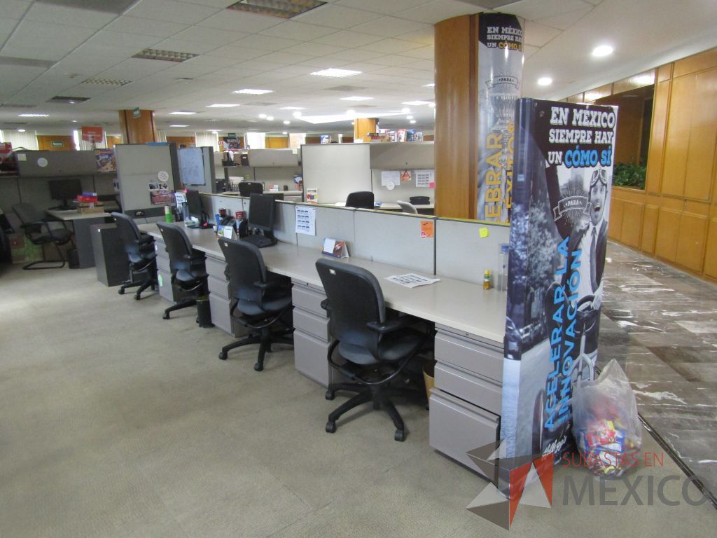 Lote 070 - Estación de trabajo lineal de mampara baja para 3 personas con 3 archiveros de 3 cajones - Imagen 7