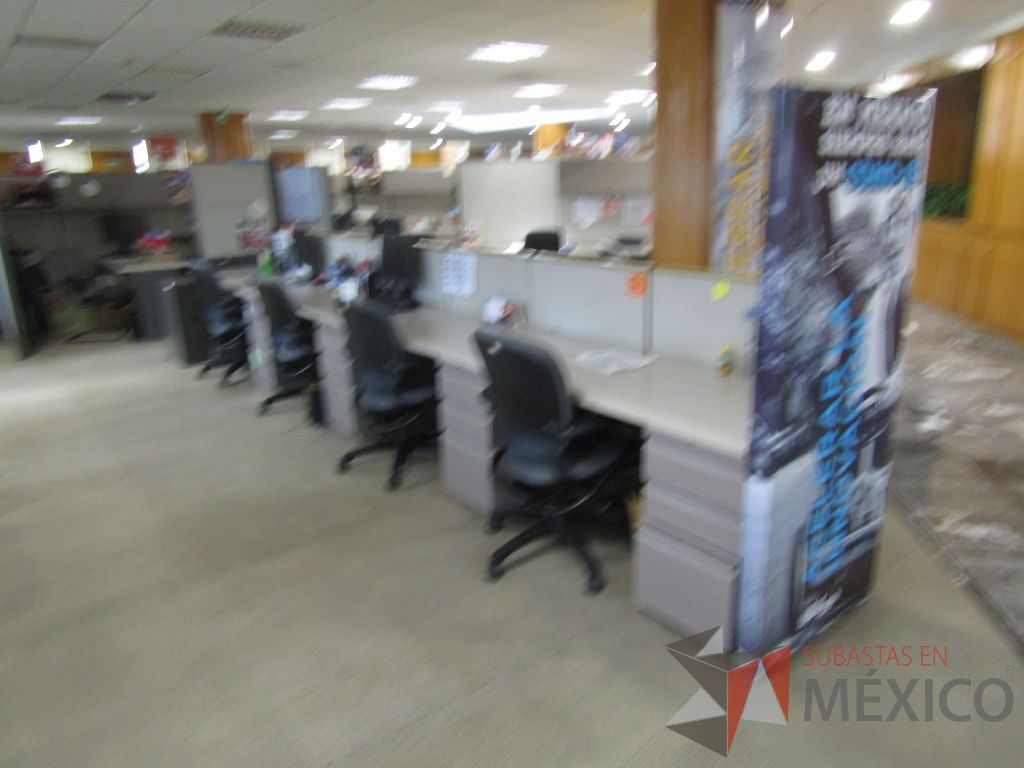 Lote 070 - Estación de trabajo lineal de mampara baja para 3 personas con 3 archiveros de 3 cajones - Imagen 8