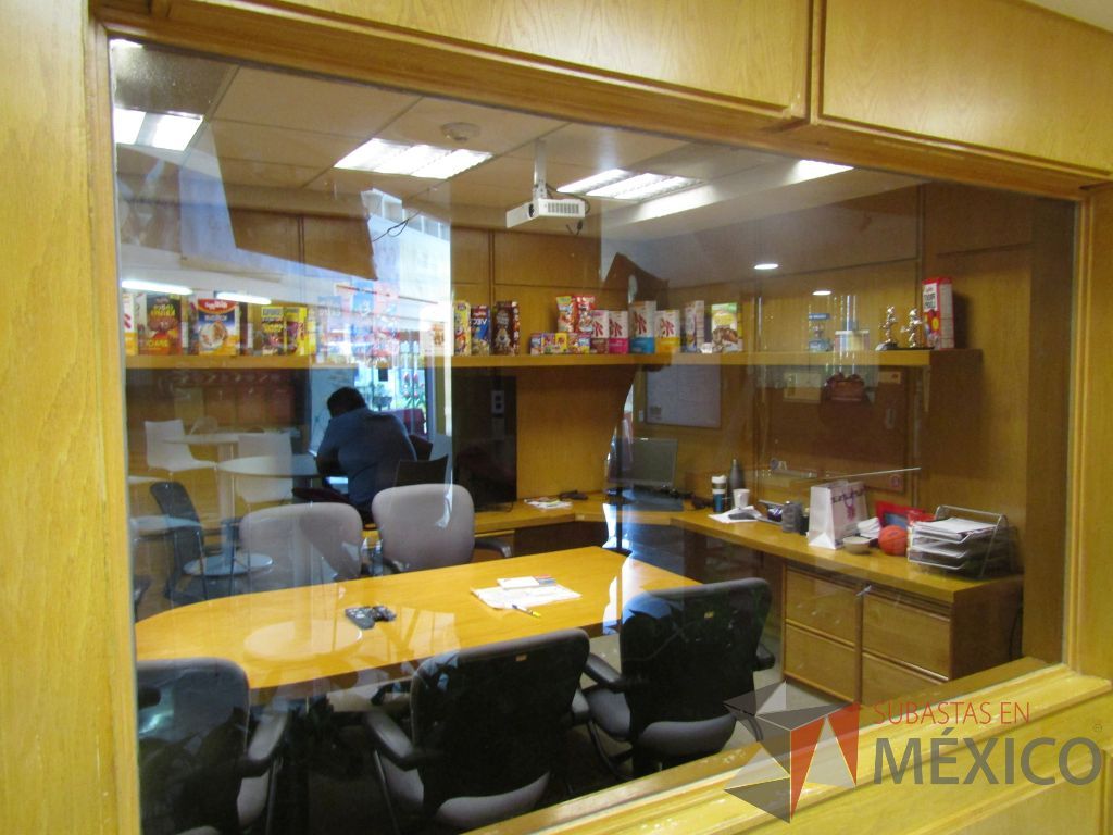Lote 001 - 3 canceles de madera, 4 puertas y 8 ventanas de vidrio reflectivo - Imagen 21