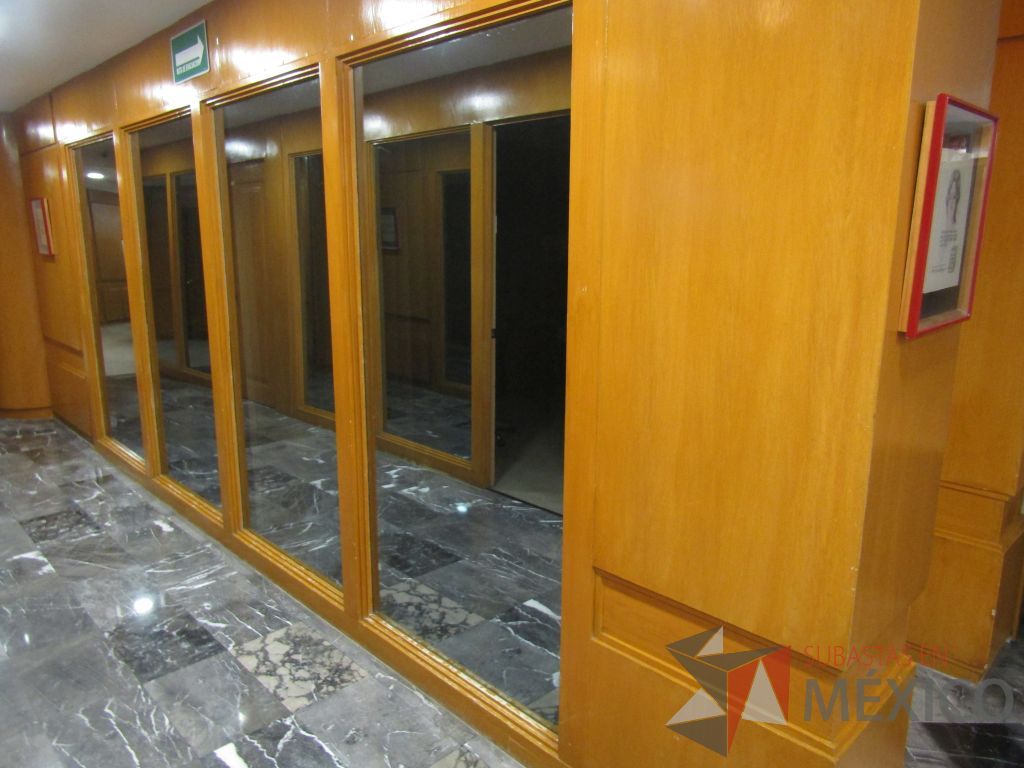 Lote 001 - 3 canceles de madera, 4 puertas y 8 ventanas de vidrio reflectivo - Imagen 3