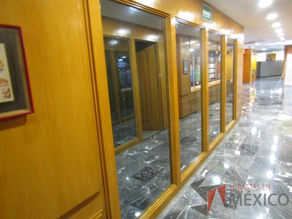 Lote 001 - 3 canceles de madera, 4 puertas y 8 ventanas de vidrio reflectivo - Imagen 5