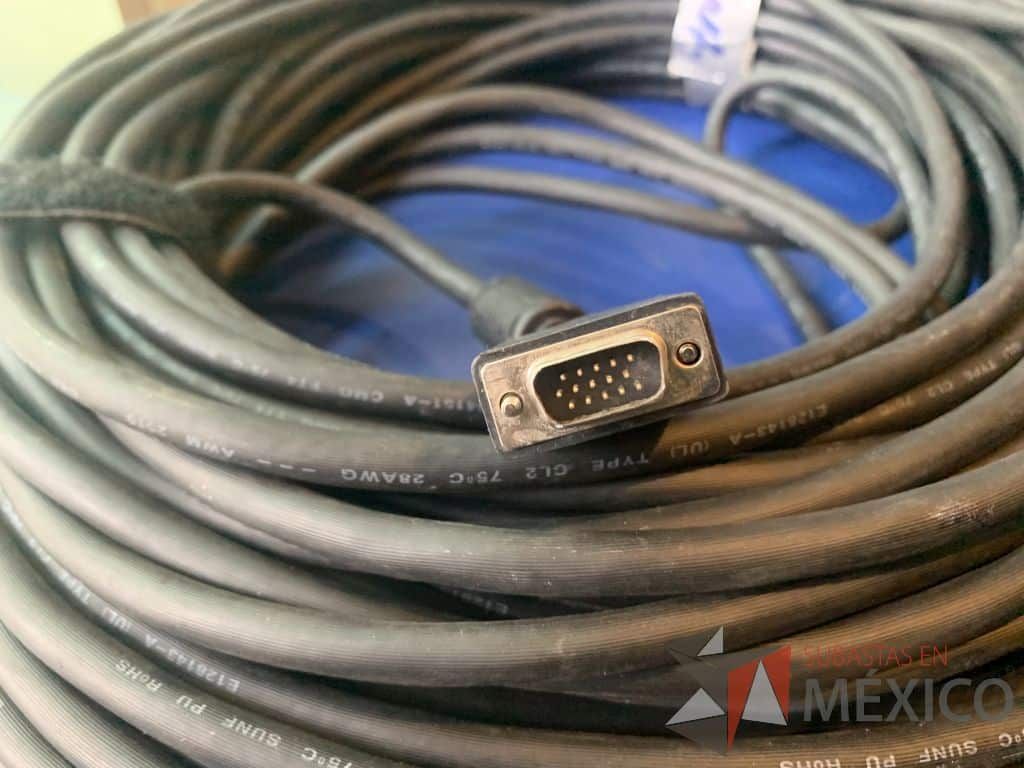 Lote 024 - Video proyector NEC de 2500 ANSI lumens con Case, cable genérico VGA de 15m y Pantalla de tripié de 2.13 m - Imagen 9