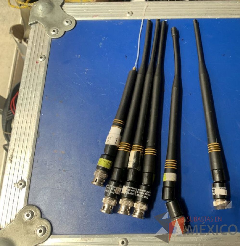 Lote 034 - Receptor Sennheiser; receptor Shure; 3 diademas inalámbricas Shure; 4 bodies Shure con CASE incluído - Imagen 10