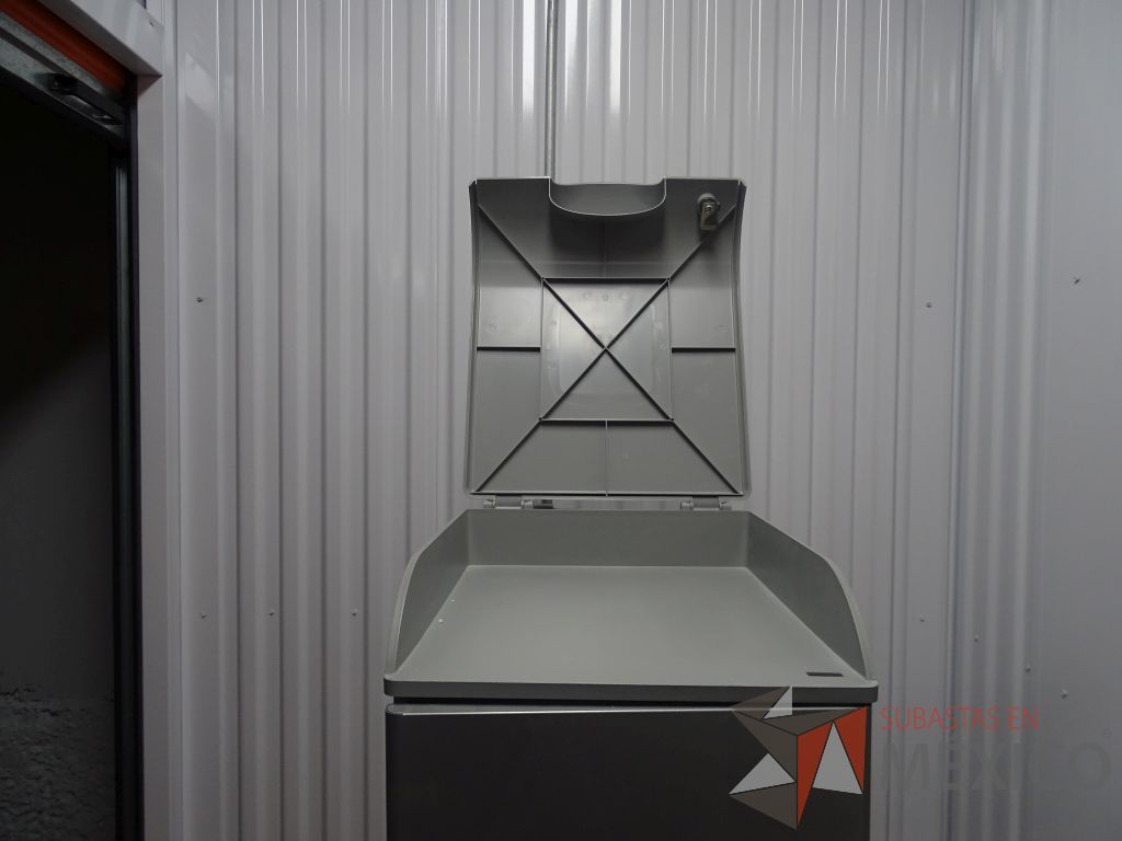Lote 011 - Gabinete metálica con puerta y 3 entrepaños color gris - Imagen 8