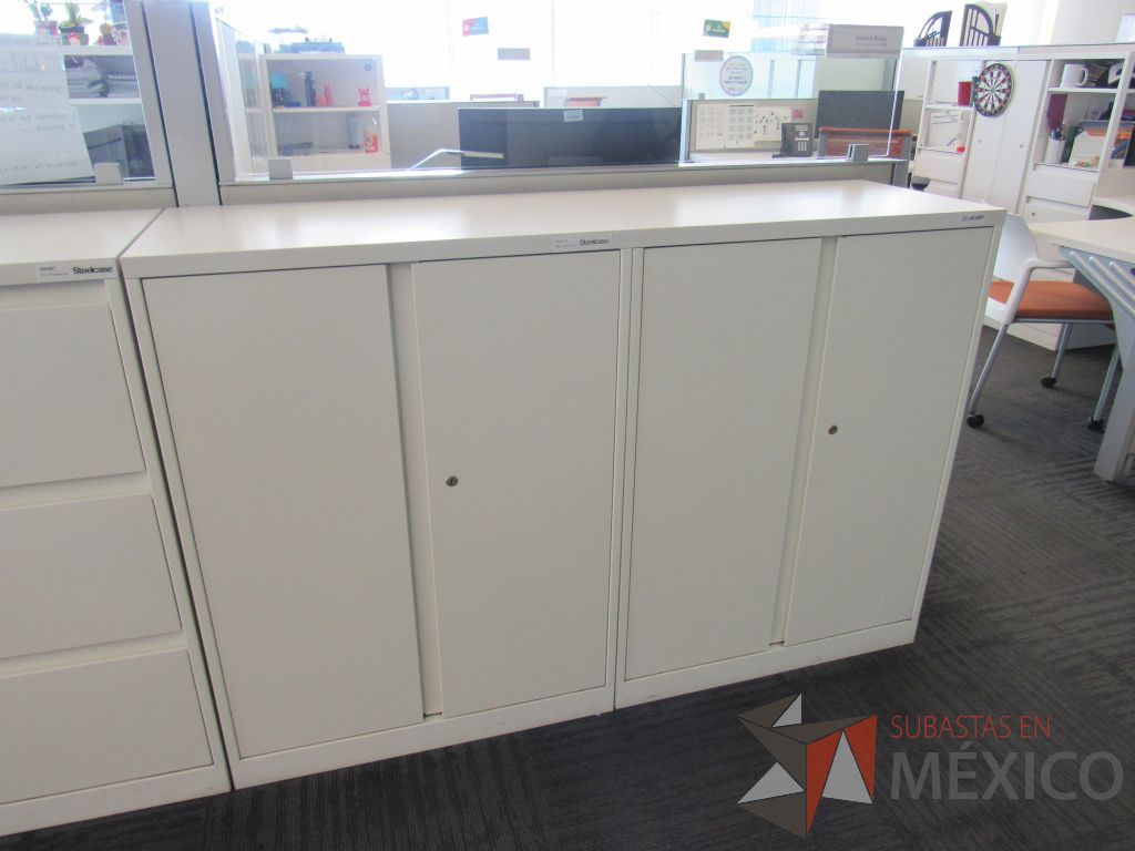 Lote 017 - 2 cubiertas con 2 Gabinetes metálicos, 4 puertas y 4 entrepaños color blanco - Imagen 2