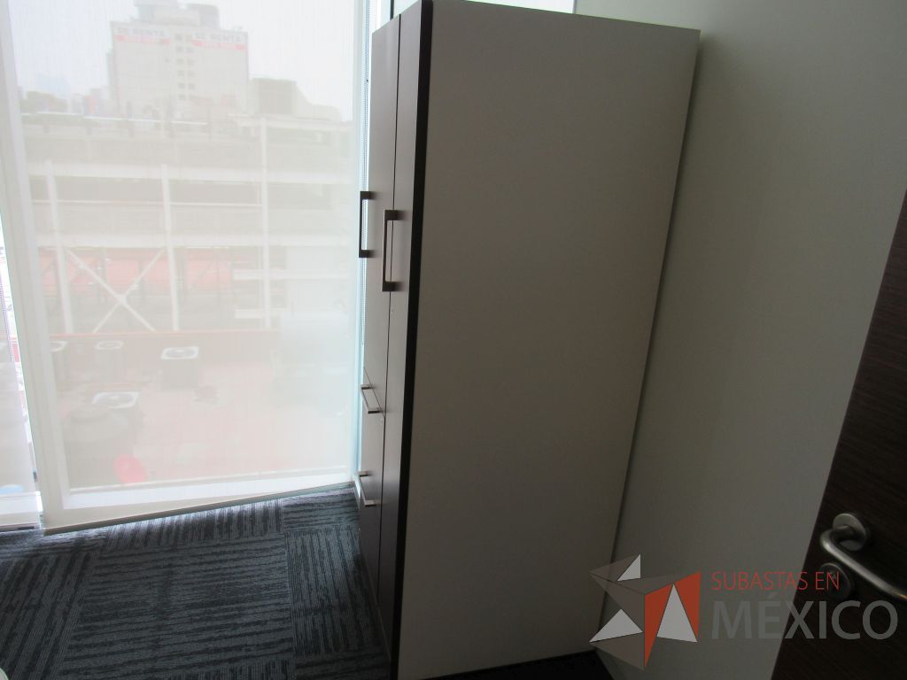 Lote 127 - Gabinete alto con 2 puertas y 2 cajones color café - Imagen 5