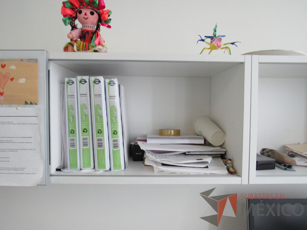 Lote 008 - Escritorio en escuadra con gabinete de pedestal de 2 puertas y gaveta empotrada color blanco - Imagen 13