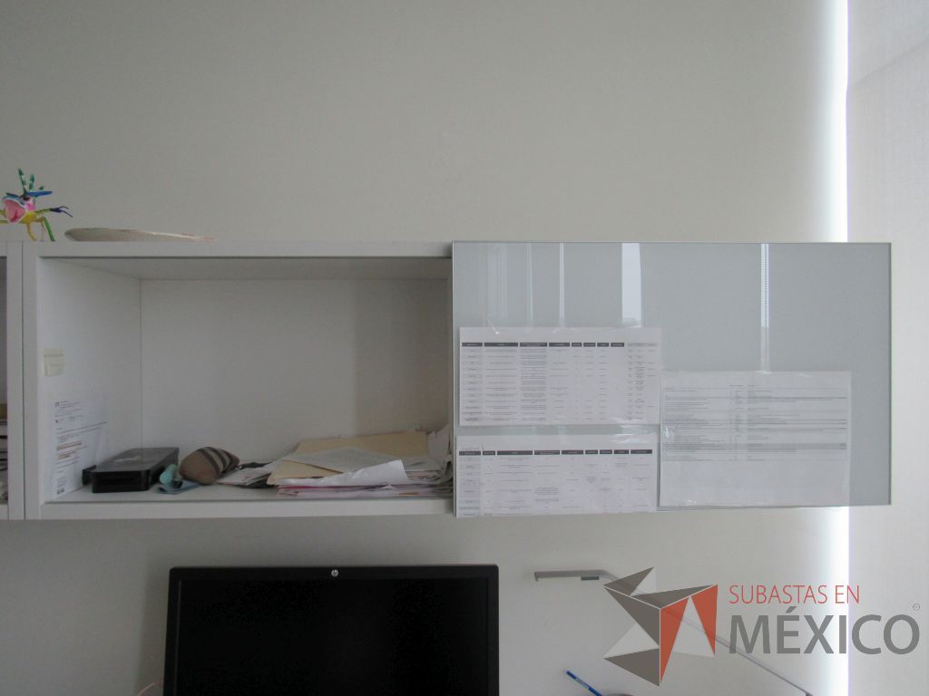 Lote 008 - Escritorio en escuadra con gabinete de pedestal de 2 puertas y gaveta empotrada color blanco - Imagen 15