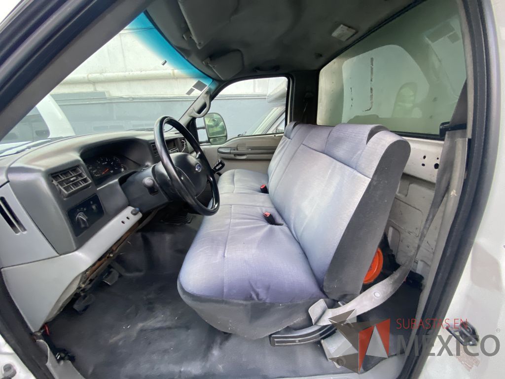Lote 002 - Camioneta Ford, F-350 XL Super Duty/F350 XL DRT, Año 2003 - Imagen 3