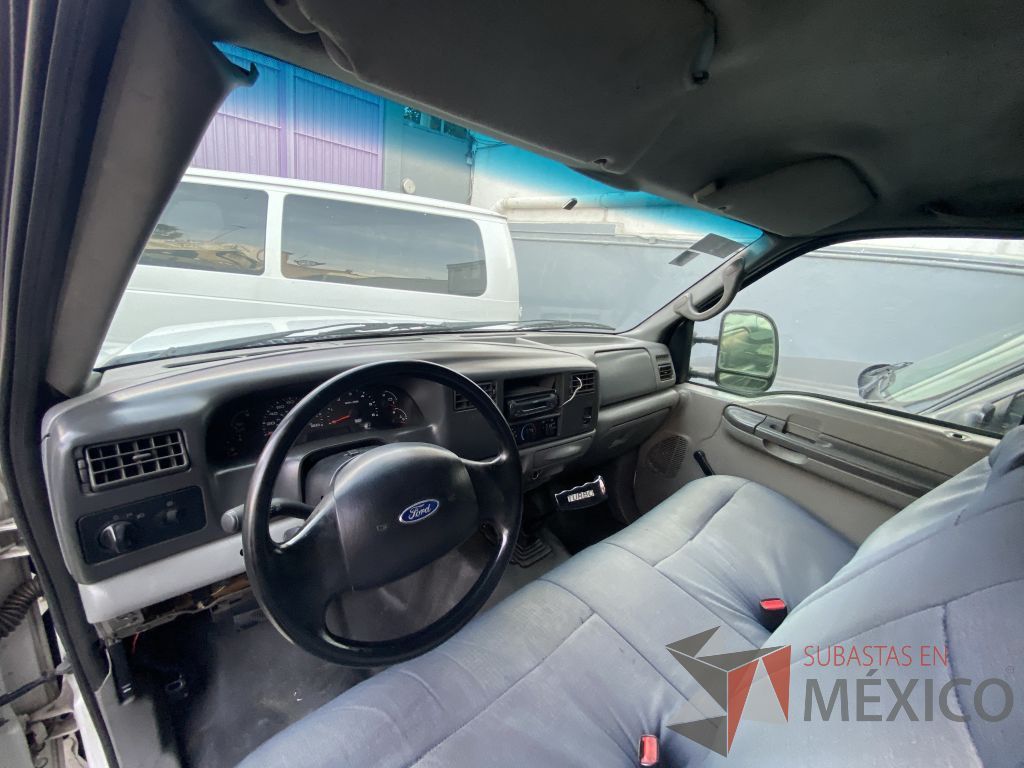 Lote 002 - Camioneta Ford, F-350 XL Super Duty/F350 XL DRT, Año 2003 - Imagen 5