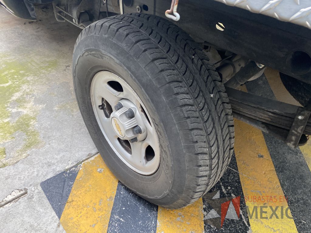 Lote 001 - Camioneta Chevrolet C-20 400 SS, Pick-Up CA, Año 2004 - Imagen 8