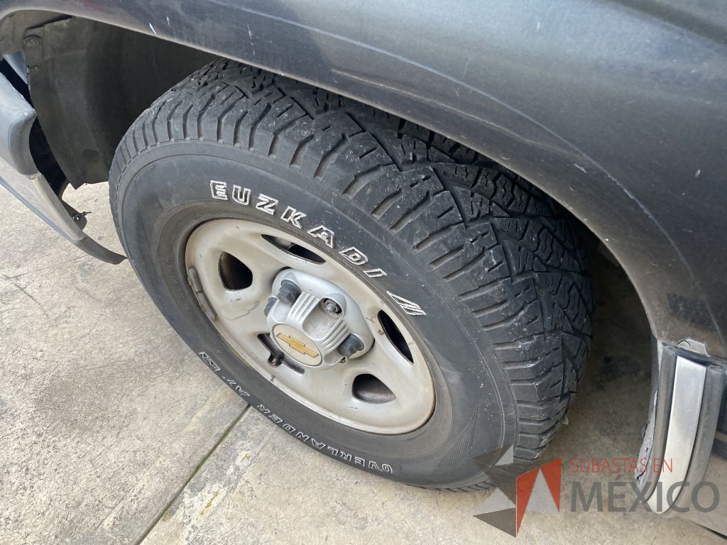 Lote 001 - Camioneta Chevrolet C-20 400 SS, Pick-Up CA, Año 2004 - Imagen 9