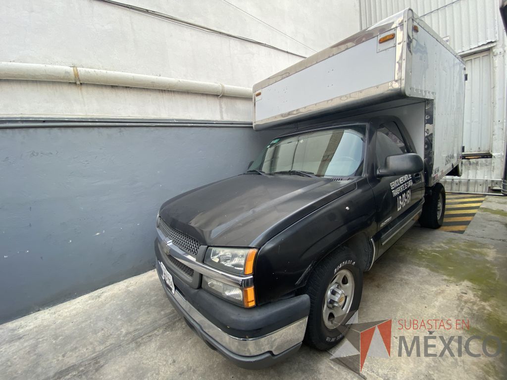 Lote 001 - Camioneta Chevrolet C-20 400 SS, Pick-Up CA, Año 2004